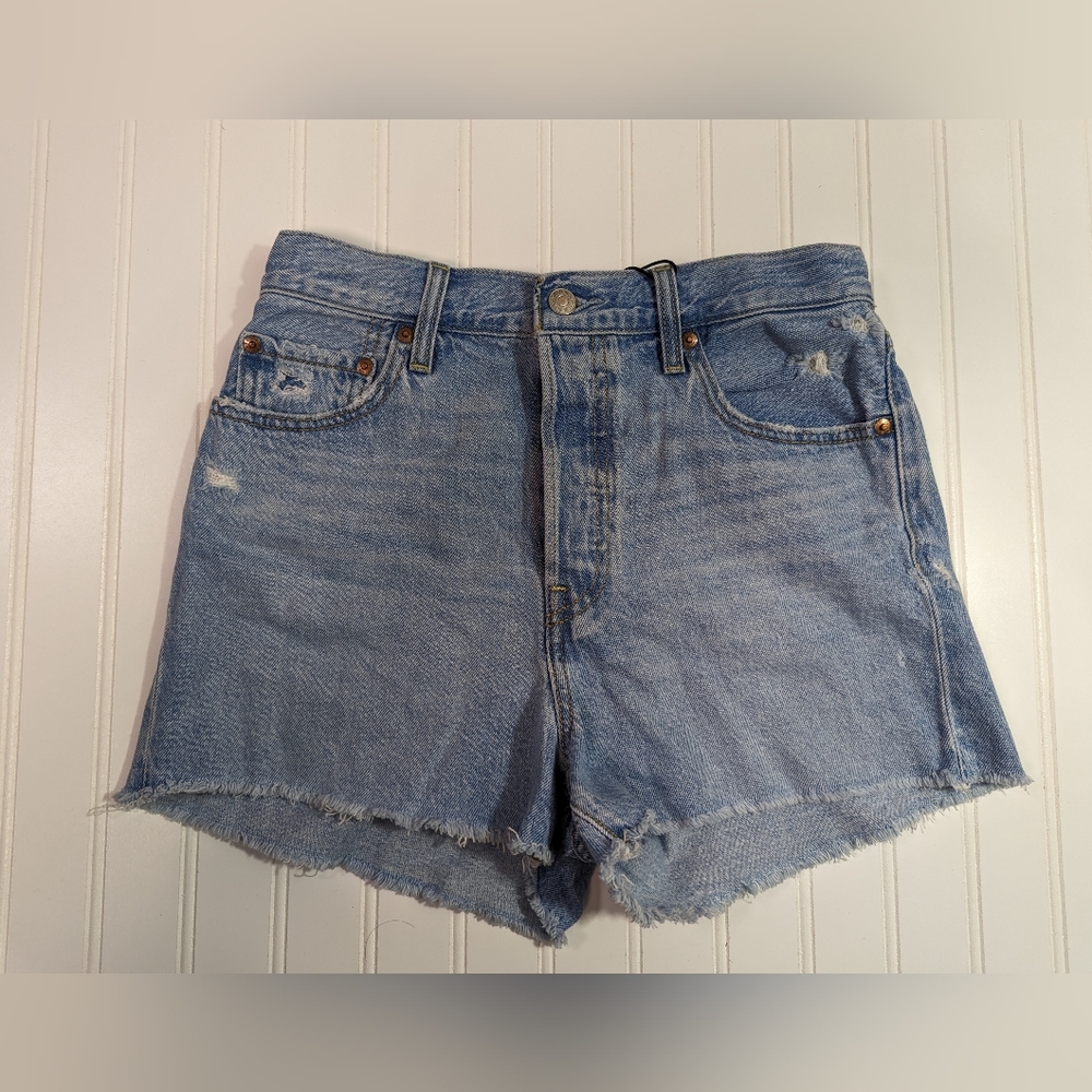 NWT Women's Levi's Ribcage Denim Shorts 29
